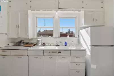 8951 N Van Houten Ave, Portland, OR 97203 - Photo 8