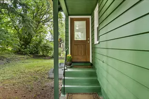 1316 SW Taylors Ferry Ct, Portland, OR 97219 - Photo 2