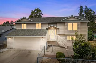 3857 SE 136th Ave, Portland, OR 97236 - Photo 2