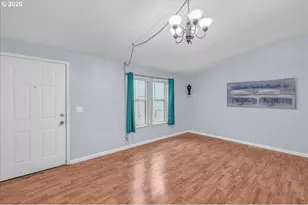 643 SE Brookwood Ave, Hillsboro, OR 97123 - Photo 4