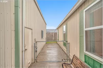 643 SE Brookwood Ave, Hillsboro, OR 97123 - Photo 24