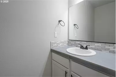 1030 S College St, Newberg, OR 97132 - Photo 6