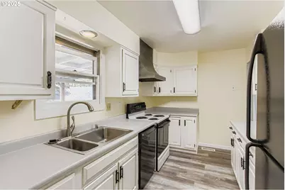 14555 NE Knott Ct, Portland, OR 97230 - Photo 6