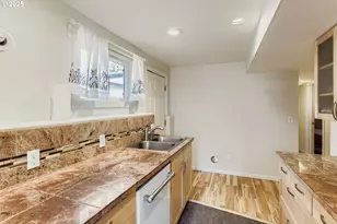 14555 NE Knott Ct, Portland, OR 97230 - Photo 22