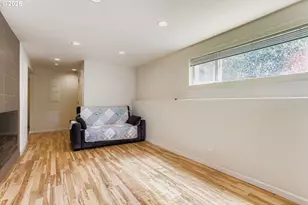 14555 NE Knott Ct, Portland, OR 97230 - Photo 18