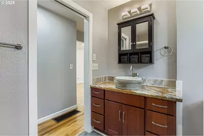 14555 NE Knott Ct, Portland, OR 97230 - Photo 16