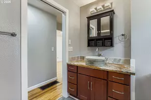 14555 NE Knott Ct, Portland, OR 97230 - Photo 16