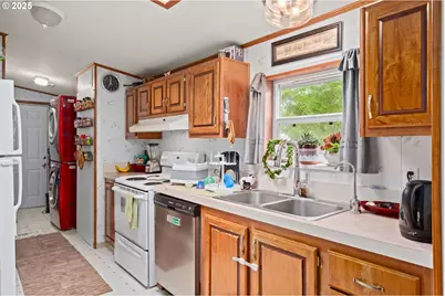 614 S 10th St, Saint Helens, OR 97051 - Photo 16