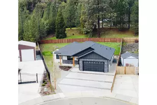 147 Deer Song Ct, Canyonville, OR 97417 - Photo 2