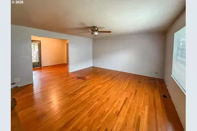 1042 W Brown Ave, Roseburg, OR 97471 - Photo 6