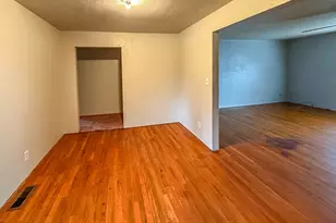 1042 W Brown Ave, Roseburg, OR 97471 - Photo 8