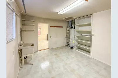 1042 W Brown Ave, Roseburg, OR 97471 - Photo 12