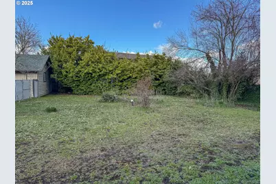 1042 W Brown Ave, Roseburg, OR 97471 - Photo 22