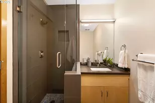 821 NW 11th Ave, Portland, OR 97209 - Photo 26