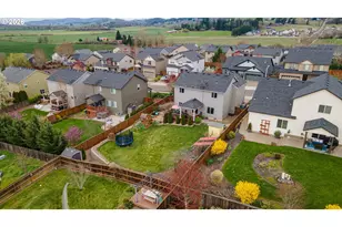 424 SW Mount St Helens St, McMinnville, OR 97128 - Photo 32