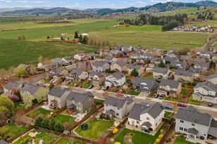 424 SW Mount St Helens St, McMinnville, OR 97128 - Photo 14