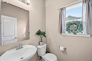424 SW Mount St Helens St, McMinnville, OR 97128 - Photo 34