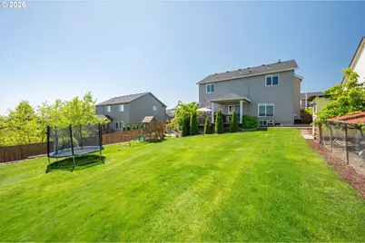 424 SW Mt St Helens St, McMinnville, OR 97128 - Photo 2