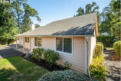 639 S 70th St, Springfield, OR 97478 - Photo 30