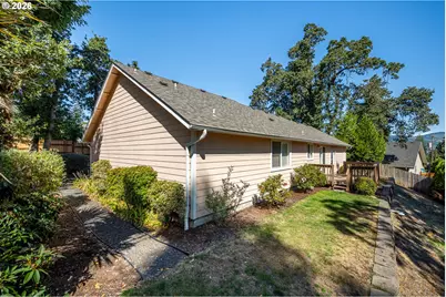 639 S 70th St, Springfield, OR 97478 - Photo 28