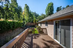 639 S 70th St, Springfield, OR 97478 - Photo 26