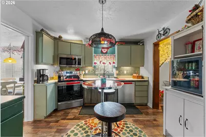 796 W Pilger St, Roseburg, OR 97471 - Photo 8