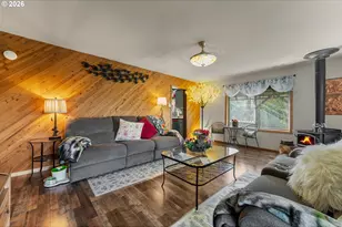 796 W Pilger St, Roseburg, OR 97471 - Photo 4