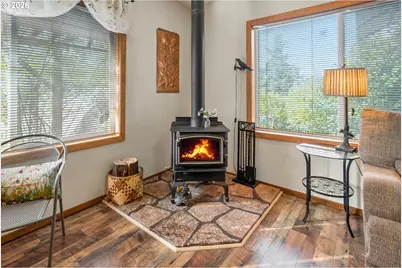 796 W Pilger St, Roseburg, OR 97471 - Photo 6