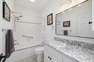 1810 Lake Shore Dr, Eugene, OR 97408 - Photo 10