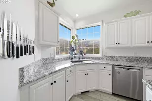 1810 Lake Shore Dr, Eugene, OR 97408 - Photo 14
