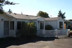 1958 17th St, Florence, OR 97439 - Photo 2