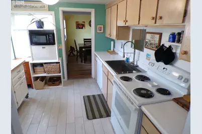 1958 17th St, Florence, OR 97439 - Photo 10