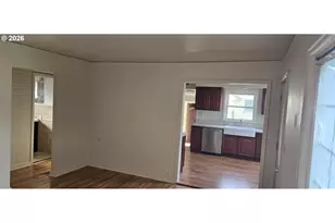 9256 SE Morrison St, Portland, OR 97216 - Photo 12