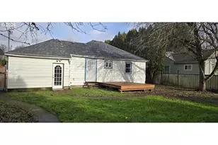 9256 SE Morrison St, Portland, OR 97216 - Photo 2