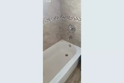 9256 SE Morrison St, Portland, OR 97216 - Photo 22