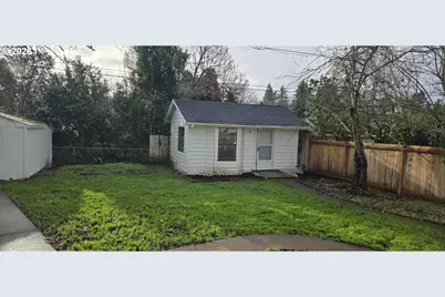 9256 SE Morrison St, Portland, OR 97216 - Photo 6