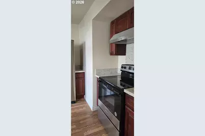 9256 SE Morrison St, Portland, OR 97216 - Photo 8