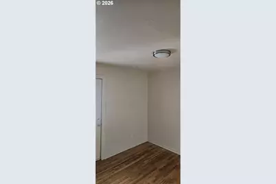 9256 SE Morrison St, Portland, OR 97216 - Photo 16