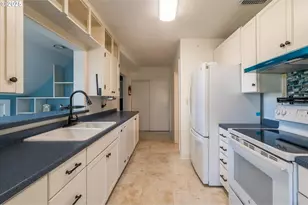 2318 Liberty St, North Bend, OR 97459 - Photo 18