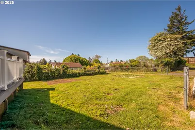 2318 Liberty St, North Bend, OR 97459 - Photo 8