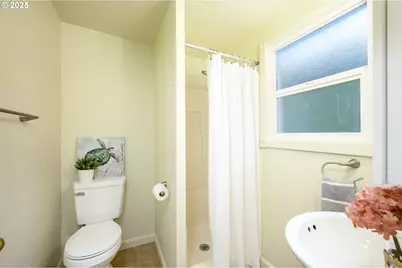 119 NE Kingwood Dr, McMinnville, OR 97128 - Photo 18