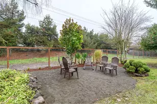 119 NE Kingwood Dr, McMinnville, OR 97128 - Photo 32