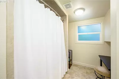 119 NE Kingwood Dr, McMinnville, OR 97128 - Photo 24