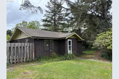 330 10th Street St, Bandon, OR 97411 - Photo 2