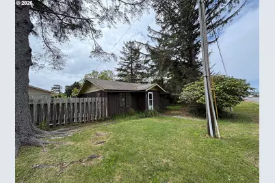 330 10th Street St, Bandon, OR 97411 - Photo 18
