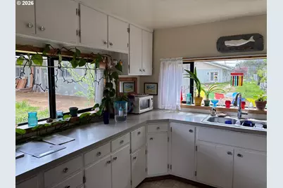 330 10th Street St, Bandon, OR 97411 - Photo 20