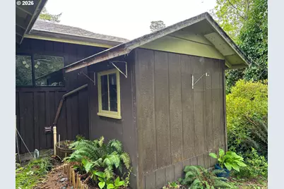 330 10th Street St, Bandon, OR 97411 - Photo 8