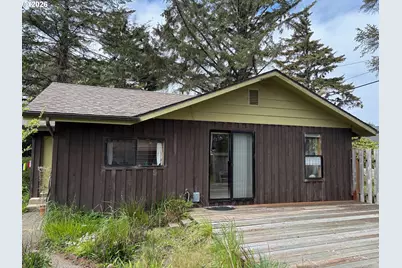 330 10th Street St, Bandon, OR 97411 - Photo 24