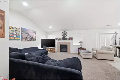 3692 Phantom Way, Eugene, OR 97401 - Photo 4