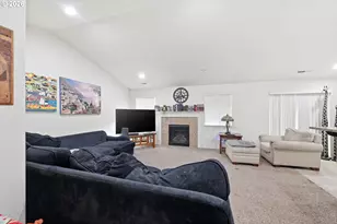 3692 Phantom Way, Eugene, OR 97402 - Photo 4